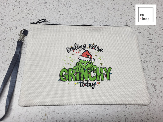 WRISTLET ZIPPER BAG FEELING EXTRA GRINCHY